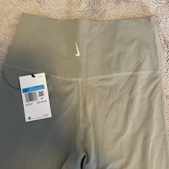 Nike Yoga Light Green Leggings - NEW WITH TAGS - Women’s M - Picture 2 of 4